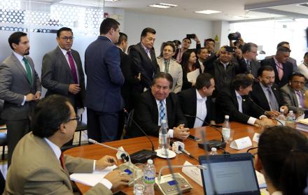 Desplante. Tuárez permaneció cinco minutos ante la Comisión de Participación Ciudadana. Dijo que no tenía nada que responder, se paró y se fue.