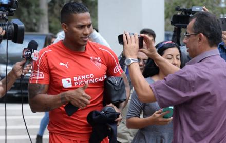 El cuerpo técnico albo manifestó que el deportista podría desempeñarse en máximo dos posiciones en la cancha.