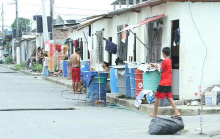  Agua potable. Los tanques adornan la fachada de las casas de varios sectores  por la falta de dotación o de un sistema que los conecte a la tubería.