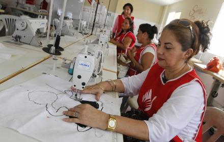 Imagen referencial. La empresa textil acumula un excesivo número de trabajadores informales.