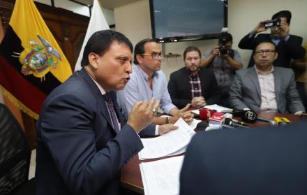 El fiscal Luis Pesantes dijo que a las denuncias presentadas hoy se adjuntó el video como prueba documental. 