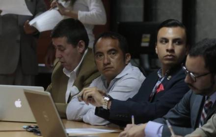 La fiscal Diana Salazar formuló cargos en contra del asambleísta Yofre Poma y ocho personas por su presunta participación en paralización de un servicio público.