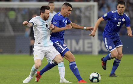 La tercera y última jornada del Grupo B será este domingo. Argentina se jugará su futuro ante Catar y Paraguay se medirá con Colombia.