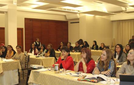El encuentro participaron unas 40 mujeres representantes de municipios.