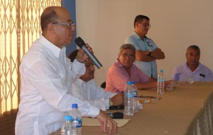 George Mera, presidente del gremio de taxistas, exige el cumplimiento de promesas hechas por el Gobierno Nacional.