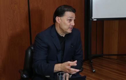 Carlos Alfaro Morneo es exfutbolista de Barcelona y varios clubes de Argentina, su país. Fue vicepresidente deportivo del Ídolo desde 2015 hasta 2018.