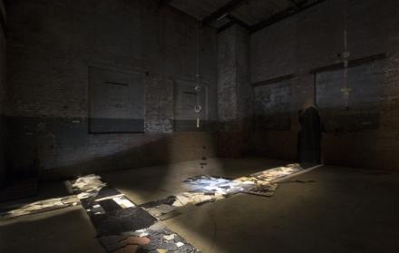 La obra fue presentada en la galería The Chimmey, en Brroklyn.