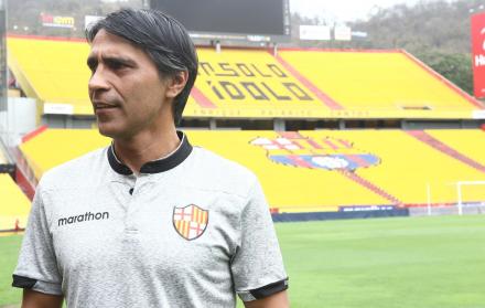 La decisión de la directiva ‘canaria’ ha generado reacciones diversas. El exfutbolista Carlos Torres Garcés mostró su desacuerdo con la medida.