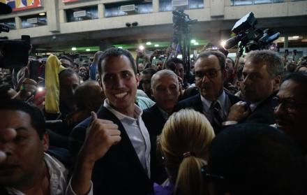 Guaidó llega al Aeropuerto Internacional de Maiquetía.