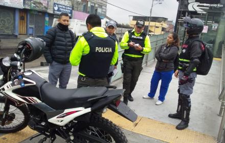En Quito: guardia y usuarios de Ecovía frustran un robo