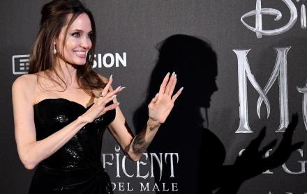 El lunes presentó en Italia su nueva película, Maléfica: dueña del mal, y al estreno asistió con sus hijos.
