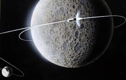 Visión de Apollo 11: la imagen muestra el Módulo del Servicio Comando orbitando la luna mientras Neil Armstrong y Buzz Aldrin exploraban la luna. 