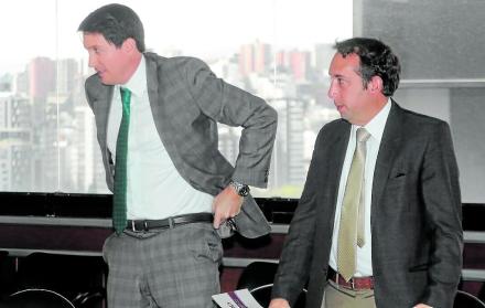 Defensa. Diego Correa (d), abogado defensor de la exministra de Transporte, María de los Ángeles Duarte.