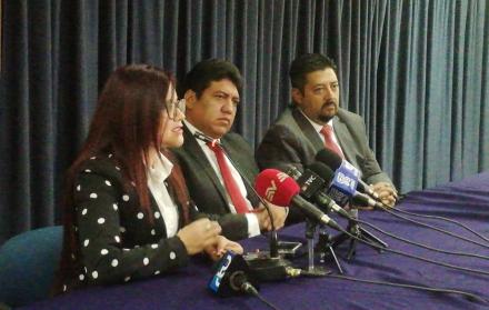 La fiscal María Alejandra Sigcha durante una rueda de prensa aclaró ciertos puntos de la investigación.