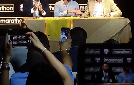 También fue presentada la nueva camiseta de Barcelona, que lucirá este año por primera vez ante Alianza Lima en el estadio Monumental.