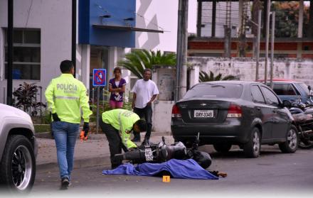 En el sitio quedaron los casquillos nueve milímetros usados en el crimen.