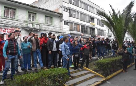 La marcha al pie de la gobernación en Carchi.