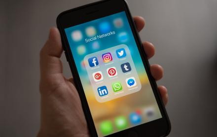 La compañía que dirige Mark Zuckerberg se ha visto salpicada por multitud de escándalos relativos a su gestión de la privacidad de los datos de los usuarios.