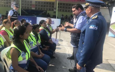 Representantes de los estudiantes del colegio Raúl Clemente Huerta Rendón participan en la iniciativa.