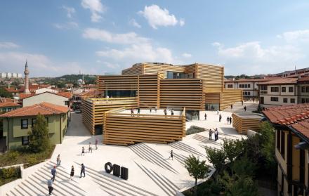 La región y su famoso mercado de comercio de madera inspiraron el proyecto  del museo. 