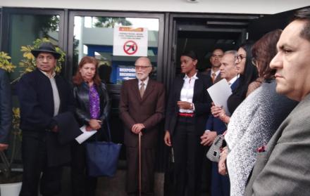Integrantes del CPCCS entregan informe a la fiscal General, Diana Salazar.