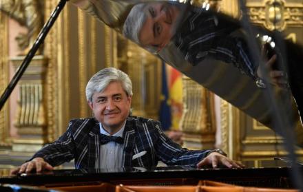 El pianista ecuatoriano Juan Castro mezcla ritmos como la bomba, el yumbo y el albazo.