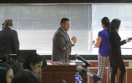 Diligencia. El juez Iván Saquicela reinstaló la audiencia preparatoria en el caso Singue. Ayer fue el tercer día.