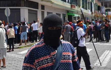 Referencial. Manifestantes en la gobernación de Morona Santiago. 16 de agosto de 2015.
