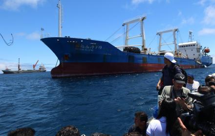 En 2017, un barco chino fue encontrado con 300 toneladas de fauna marina, en la Isla San Cristóbal.