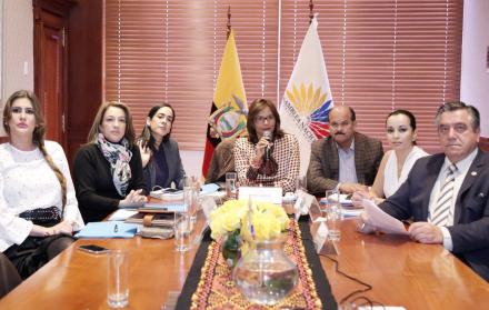 El martes, la presidenta del Legislativo, Elizabeth Cabezas, anunció la destitución de dos asesores de Galarza.