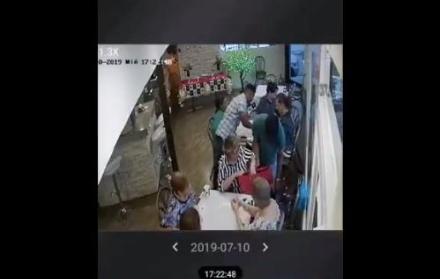 Los delincuentes no ocultaron sus rostros. El hecho ocurrió en Guayacanes y calle Quinta.