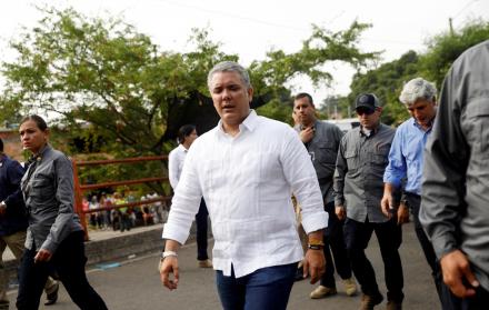 El presidente colombiano, Iván Duque, durante un recorrido por Francisco de Paula Santander, uno de los puentes cerrados.
