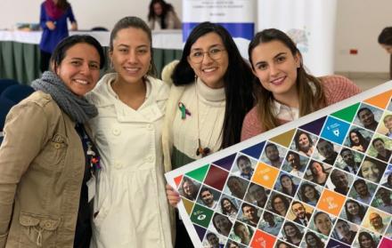Funcionarias de Ambiente y otras instituciones durante el taller.