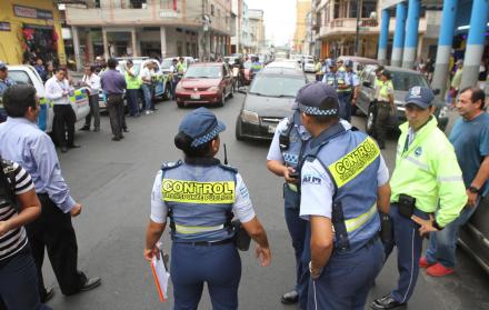La Autoridad de Tránsito Municipal (ATM) realizó operativos de control de vehículos en ciertos puntos de Guayaquil.