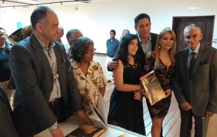 La actividad se desarrolló, el martes 22 de octubre de 2019, y contó con la presencia de Ángel Oyola Garcés (d) y un abanico de artistas.