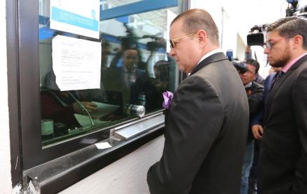 El jurista llegó este martes a la Fiscalía para presentar la denuncia.