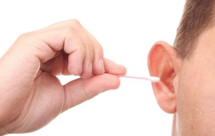 Un trozo del cotonete le generó dolores intensos e infecciones. 