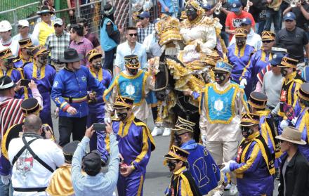 El tradicional desfile recorrió tres kilómetros en Latacunga, Cotopaxi. 