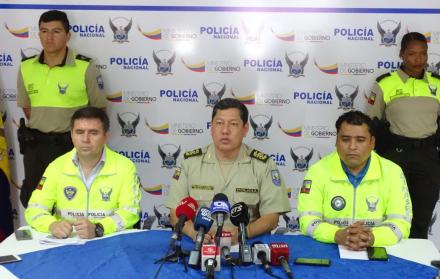El general Ramiro Ortega indicó mediante rueda de prensa que la aprehensión de Bacilio M. se dio en la vía Quito-Santo Domingo.