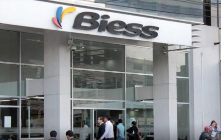 Jubilados solicitaron que, antes de designar un gerente y subgerente, se evalúe la gestión general del Banco del IESS.