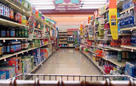 La situación económica del país provoca también que los consumidores prefieren hacer las compras en los minimercados y tiendas que ofrezcan productos menos caros.