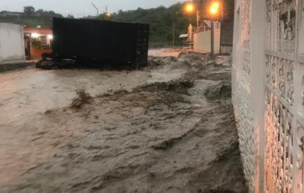 En algunos sectores, el agua llegó hasta las rodillas de los moradores.