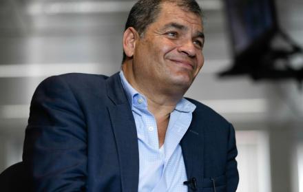Actualmente, Correa tiene presencia considerable y continua en Twitter, donde posee más de tres millones de seguidores.