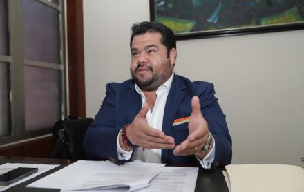 Nayid Lara también fue subsecretario del Ministerio de Trabajo, asesor jurídico del Parque Nacional Galápagos, de la Subsecretaría de Acuacultura y de la Secretaría Nacional de Comunicación (Secom).