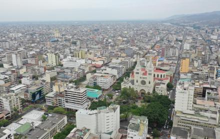 Objetivo. Con el apoyo de la Universidad de Guayaquil y en el marco del Bicentenario, la facultad propone recuperar el centro y transformar Guayaquil entre los años 2020-2050. 
