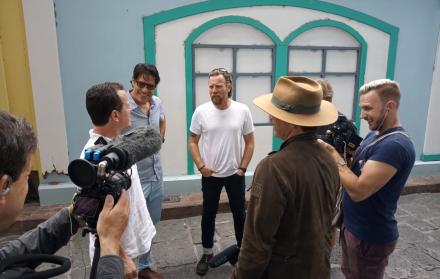 Ewan McGregor recorrió zonas turísticas como Las Peñas tras su llegada a Guayaquil. En la imagen, junto al también actor guayaquileño Andrés Crespo.