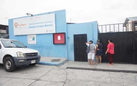 La alumna afectada permanece asilada con pronóstico reservado en el hospital de niños Roberto Gilbert, en La Atarazana, norte de Guayaquil.