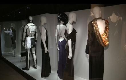 De espaldas a la moda