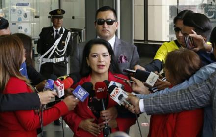 María del Carmen Maldonado, presidenta del Consejo de la Judicatura, informó que se dictó la suspensión provisional de los jueces Jorge Guzmán y Yesenia Hidalgo.