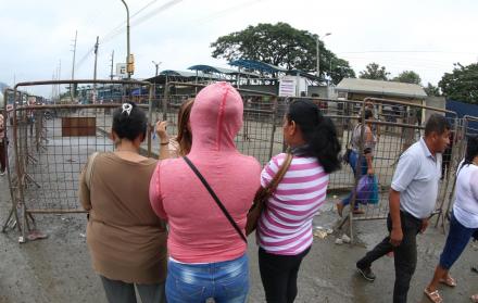 Referencial. Familiares de los privados de libertad esperaban noticias en los exteriores de la Penitenciaría del Litorial, el pasado 07 de junio de 2019.